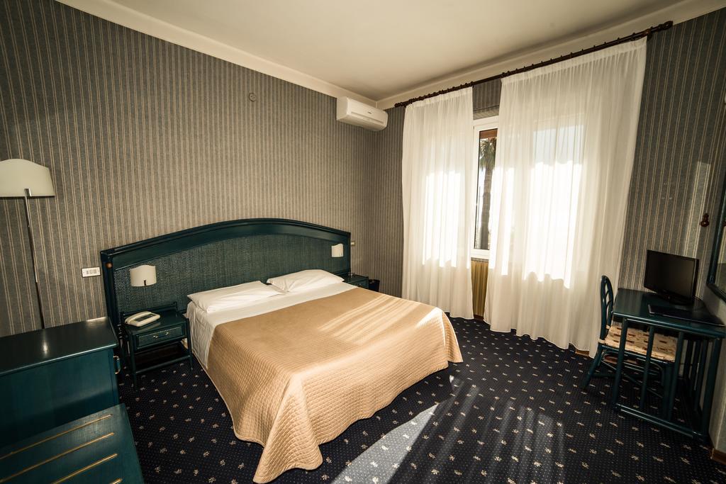 Hotel Kristina Imperia Luaran gambar