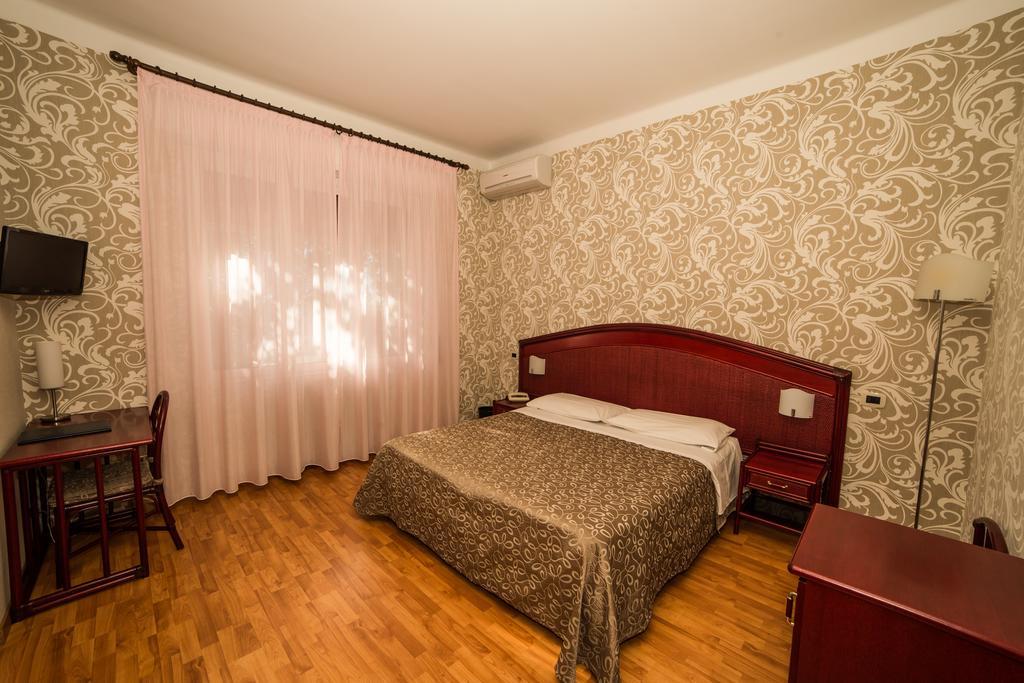 Hotel Kristina Imperia Luaran gambar