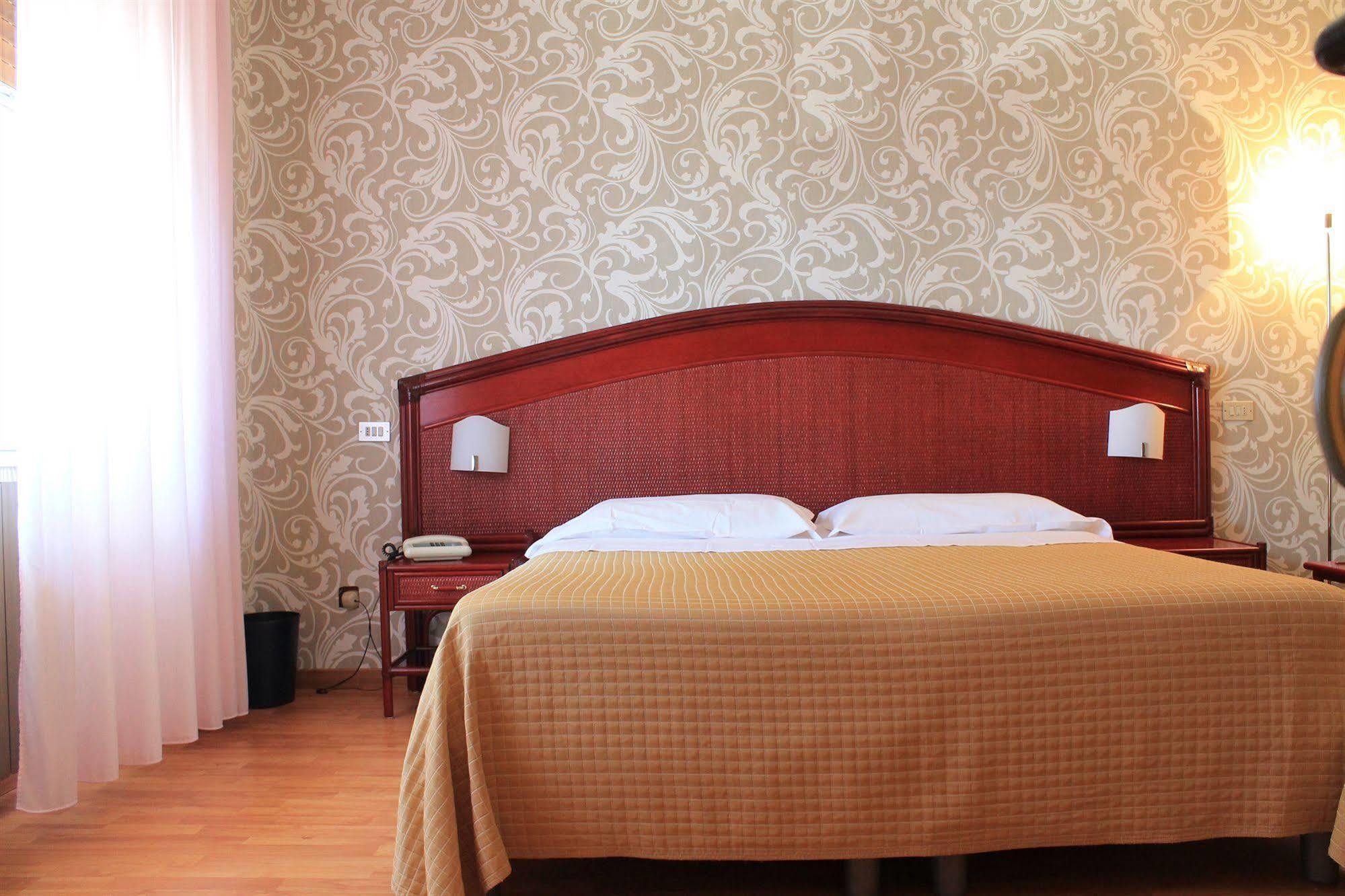 Hotel Kristina Imperia Luaran gambar