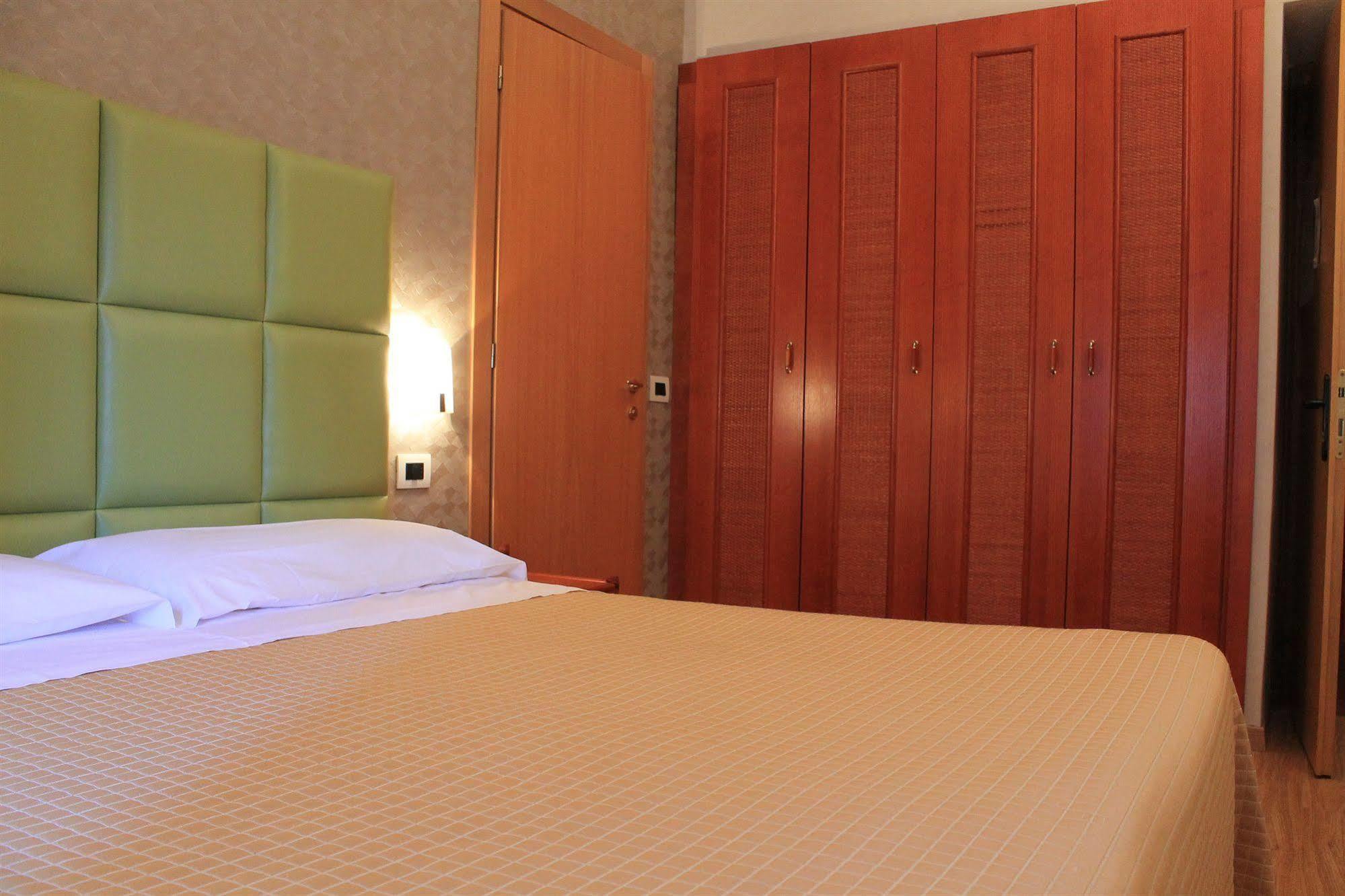 Hotel Kristina Imperia Luaran gambar